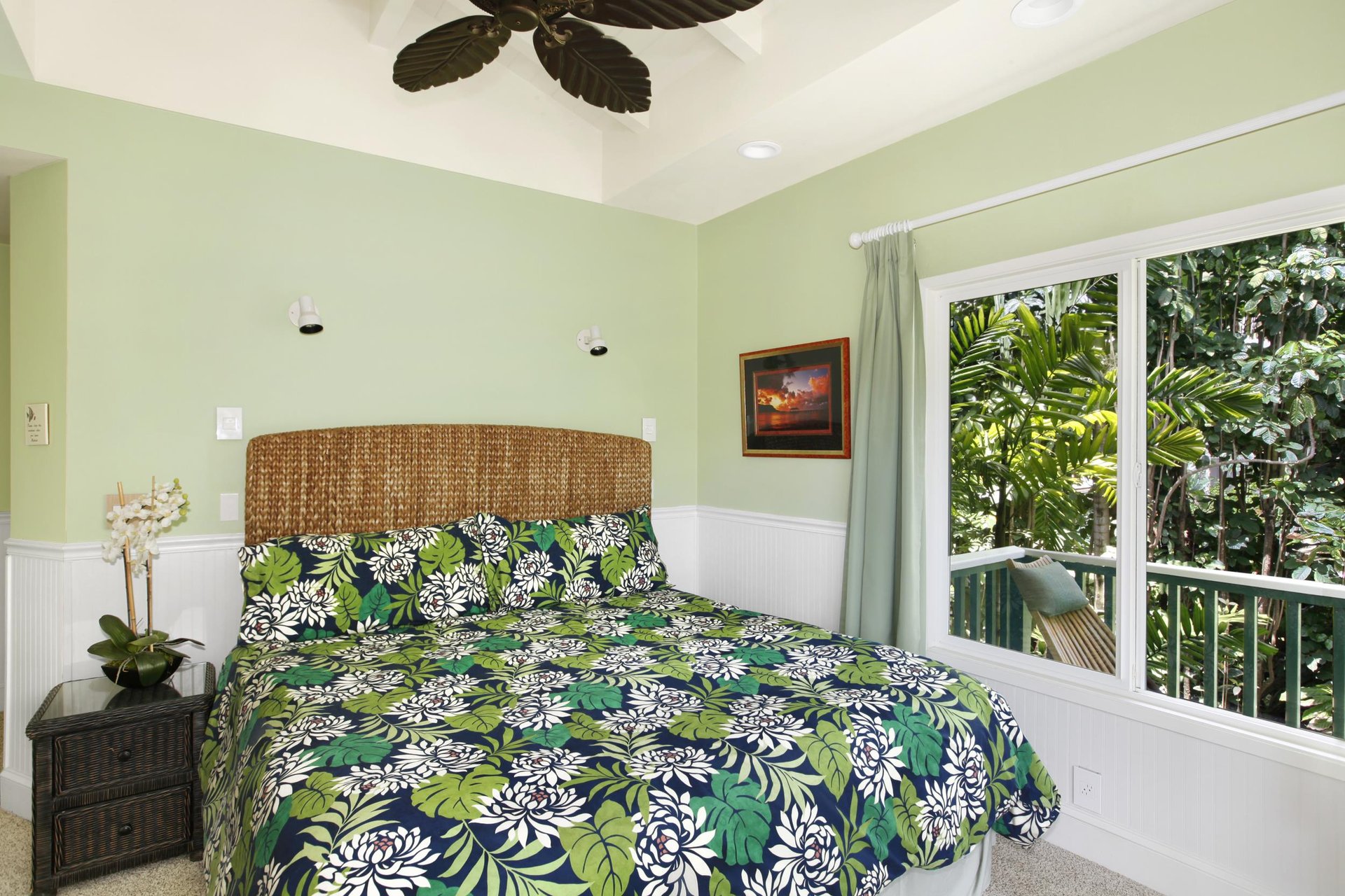King size bed for comfort