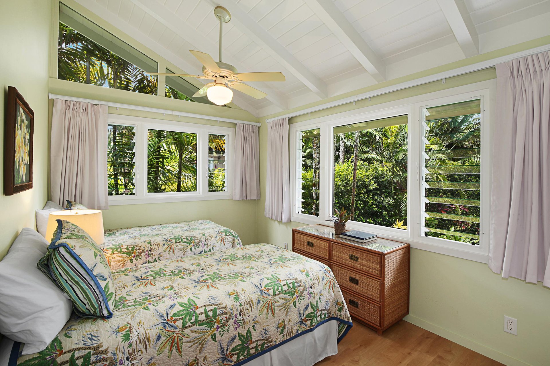 3rd bedroom with 2Twins which can be made into a King