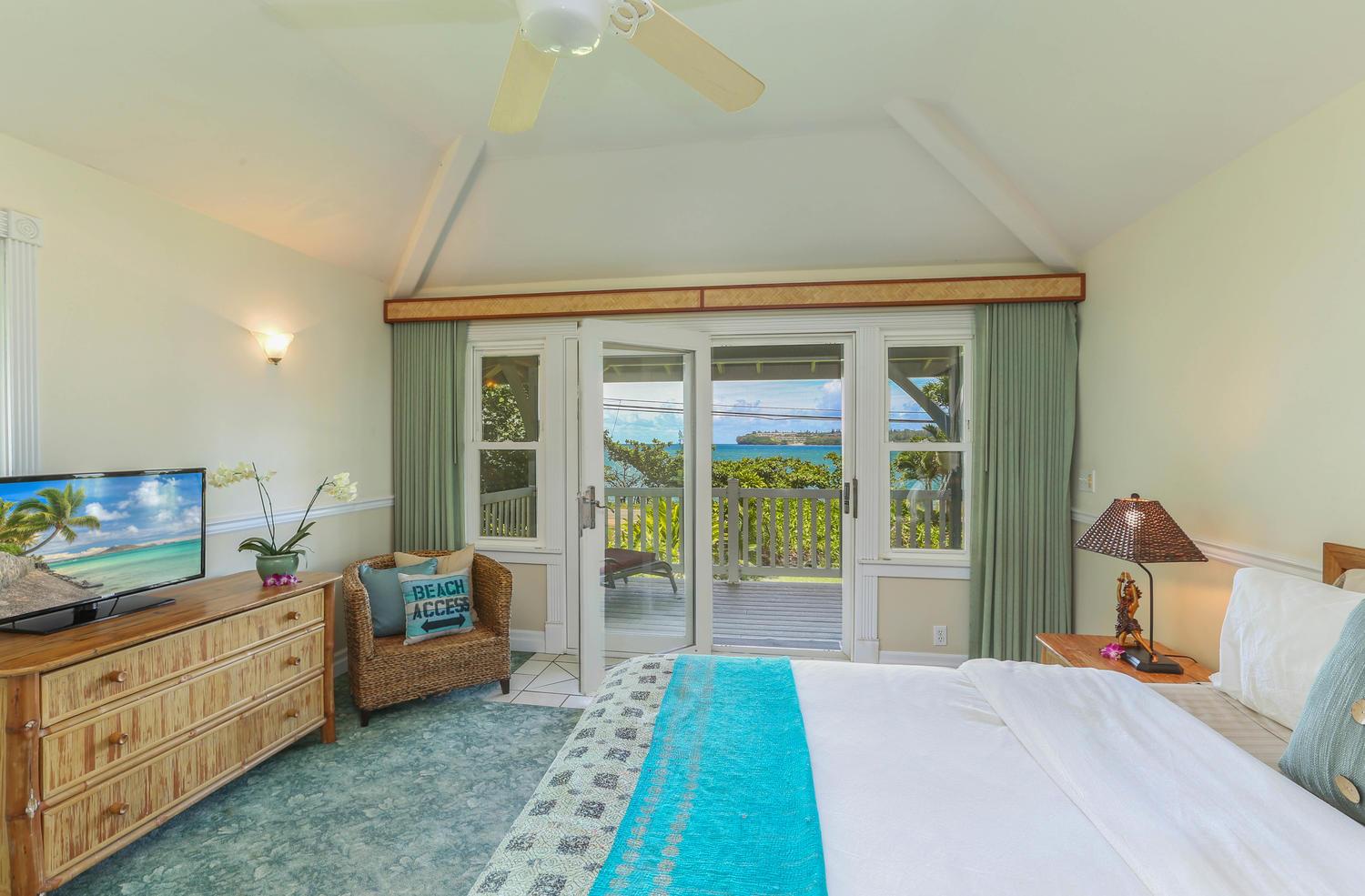 Upstairs Master Bedroom with Lanai