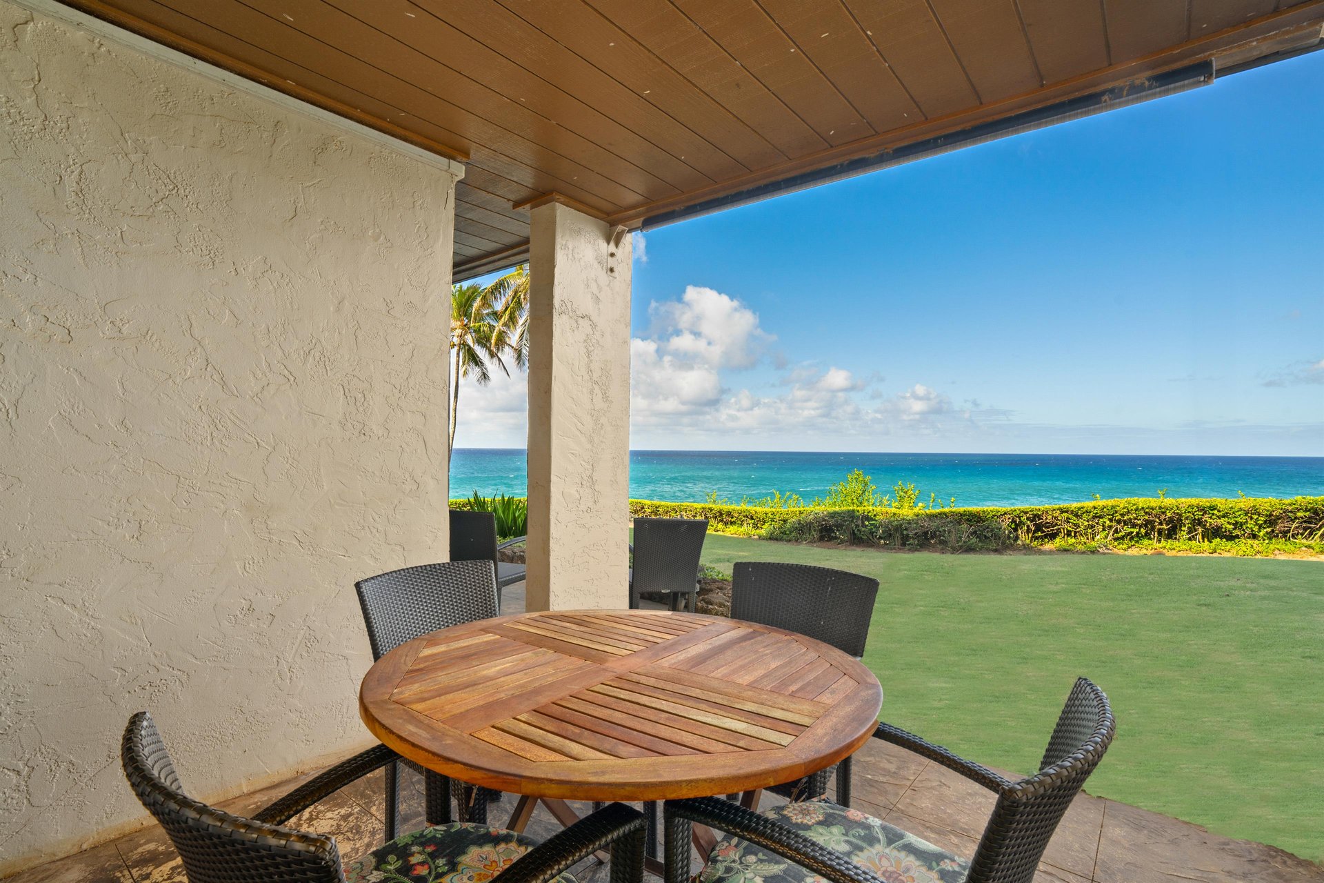 Lanai Dining area
