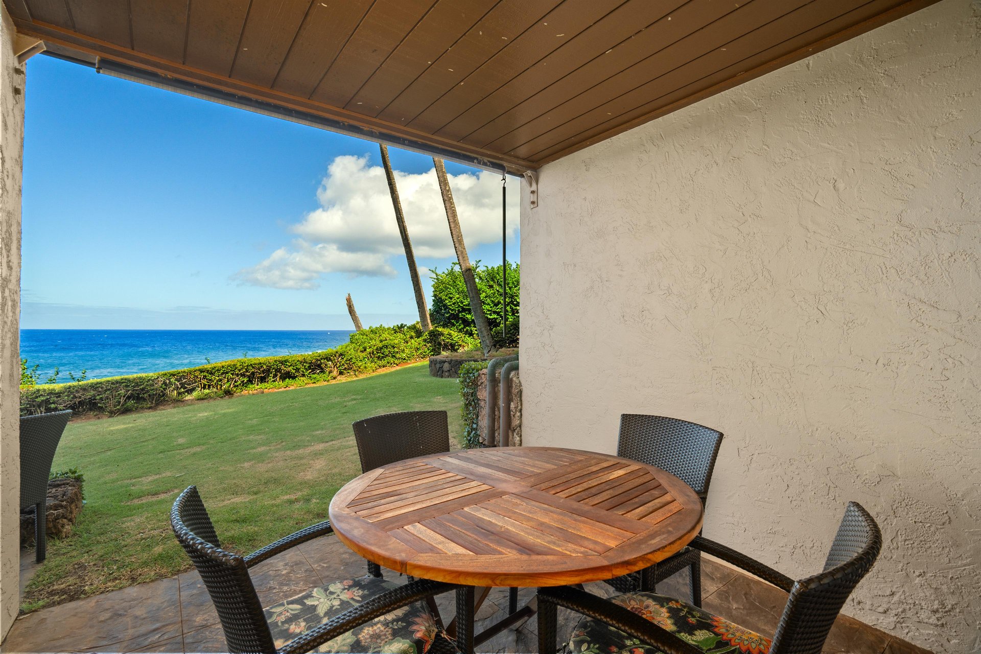Lanai Dining area