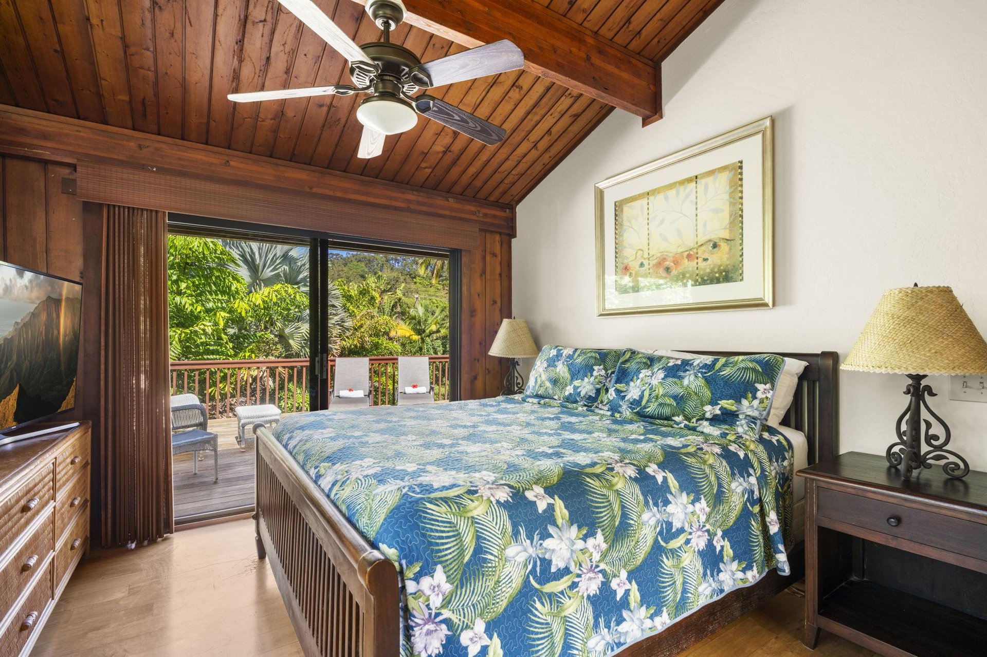 Master bedroom has access to lanai
