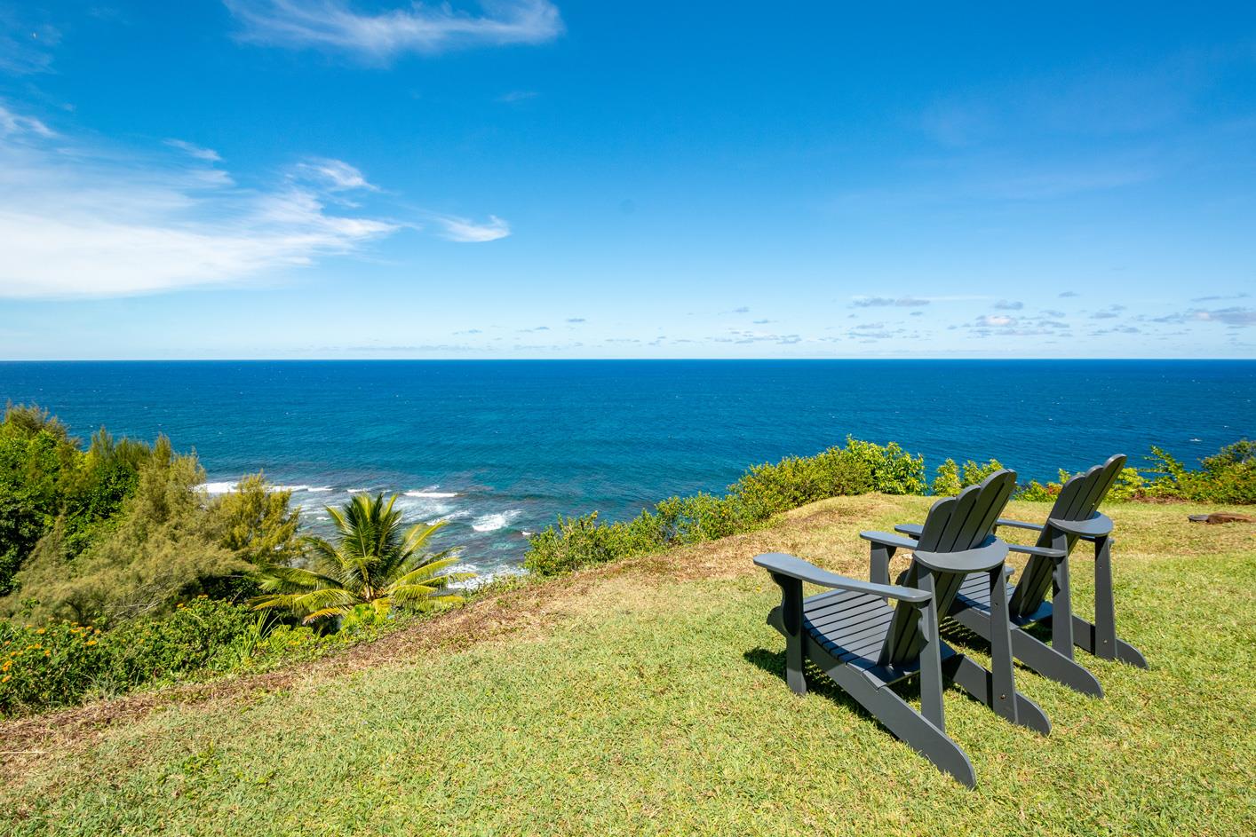 Sitting Area with View of Ocean