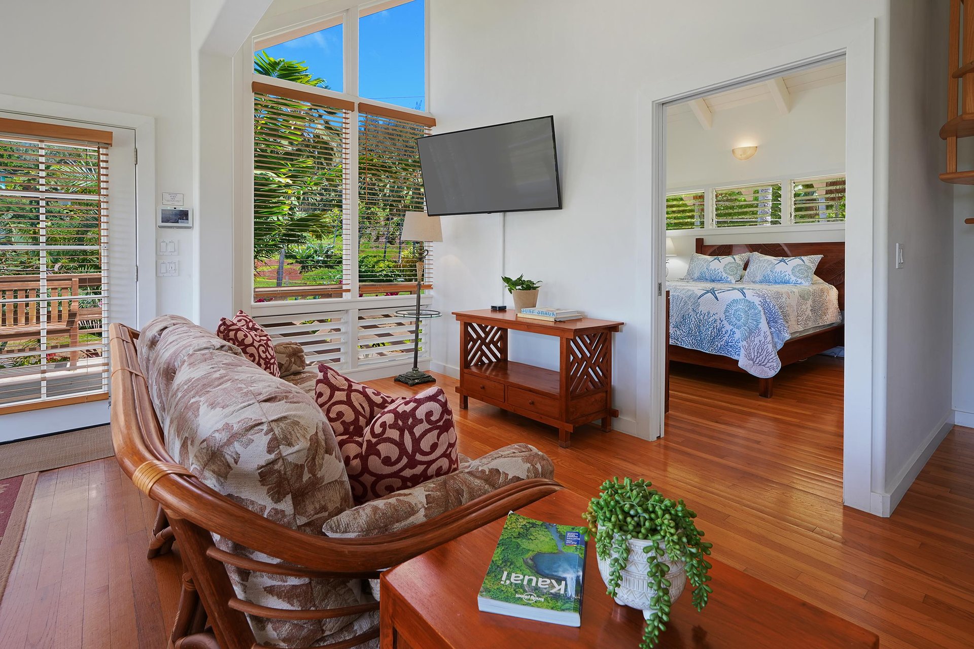 Living area has flat screen TV for entertainment