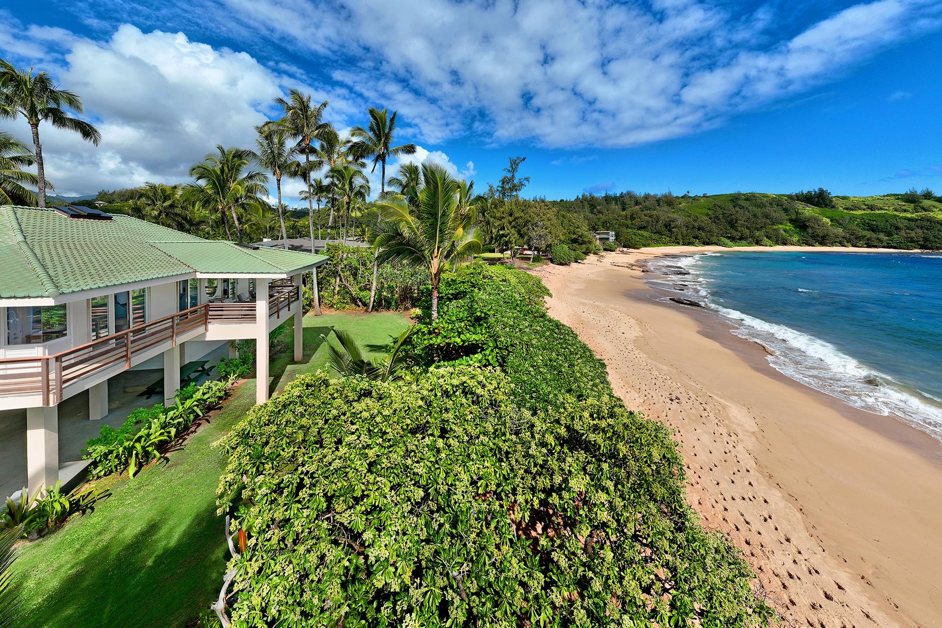 Villa is steps to Moloaa Bay