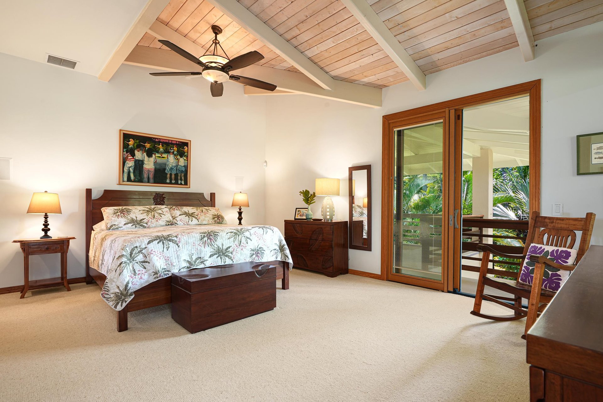 Primary suite equipped with King size bed