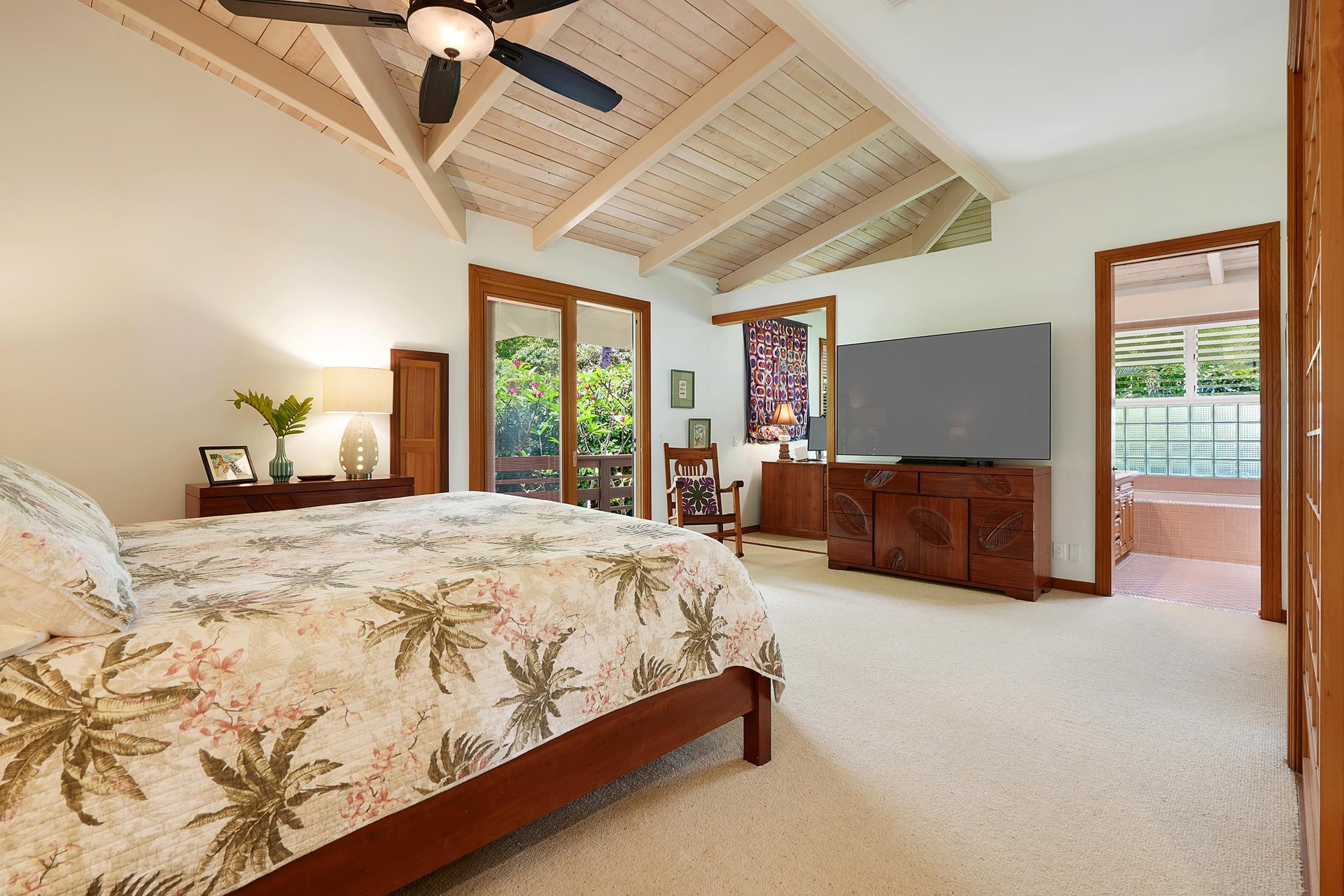Primary suite has office space and ensuite bathroom