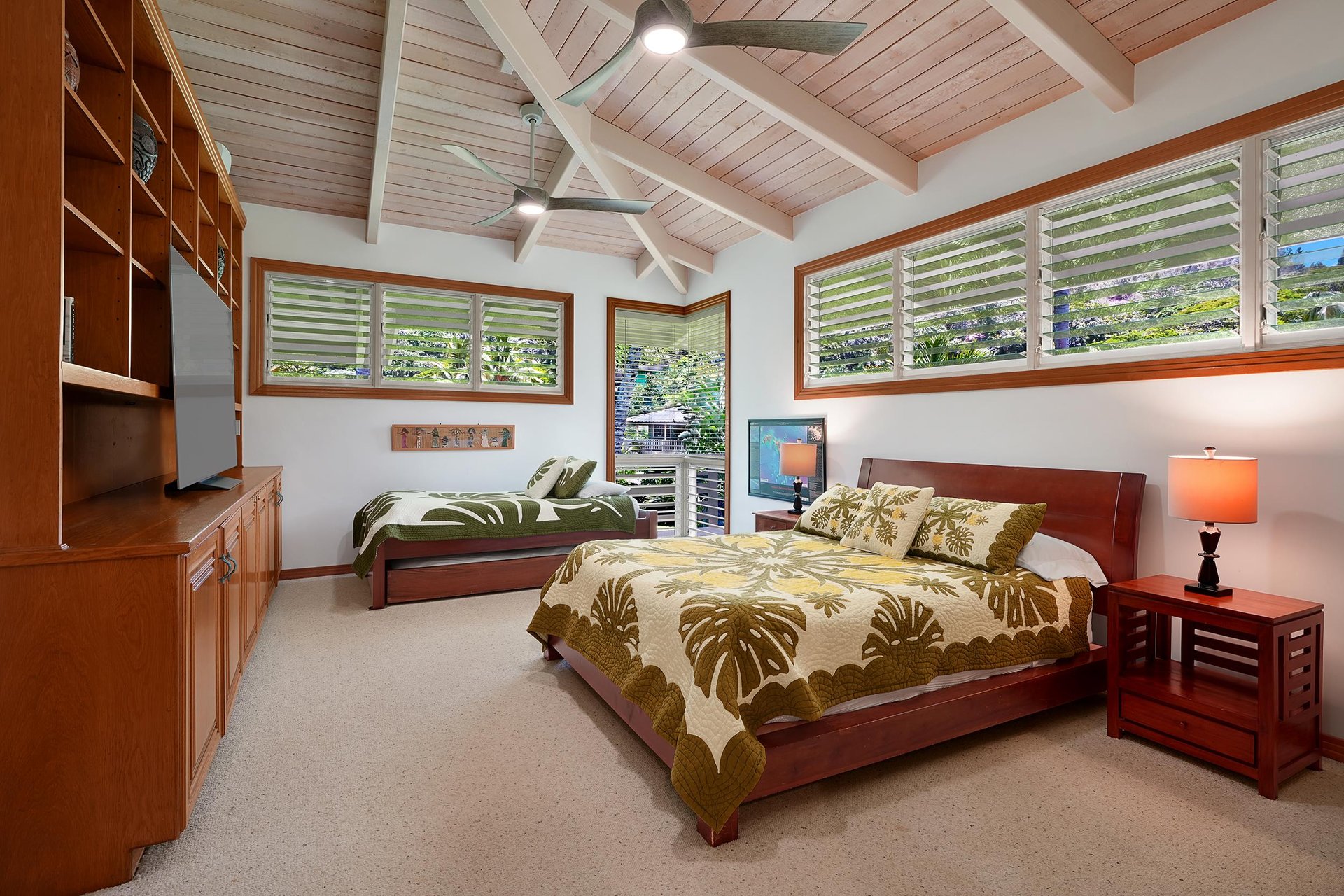 Third master suite has Queen size bed and Twin size trundle