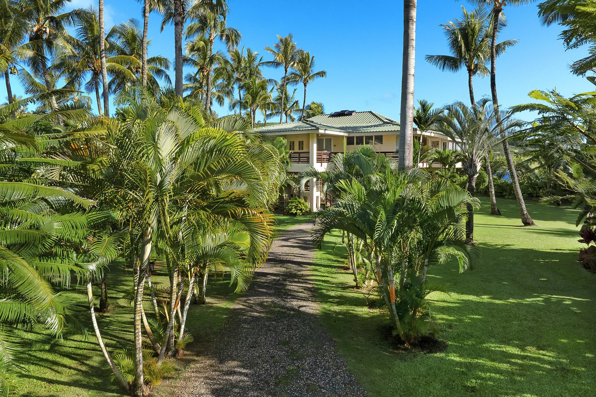 Driveway to Moloaa Bay Villa