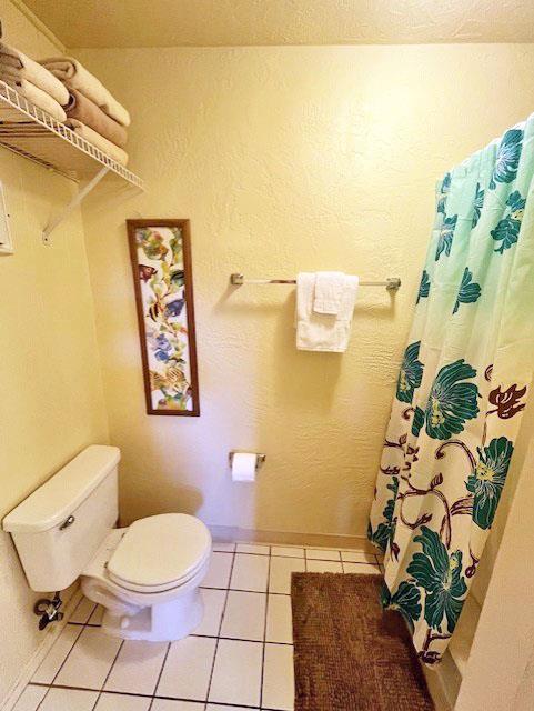 Bathroom with showertub combo
