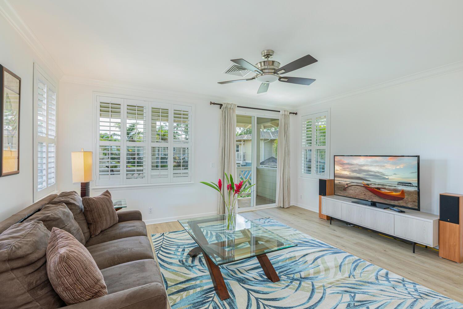 Family room with flat screen TV for entertainment