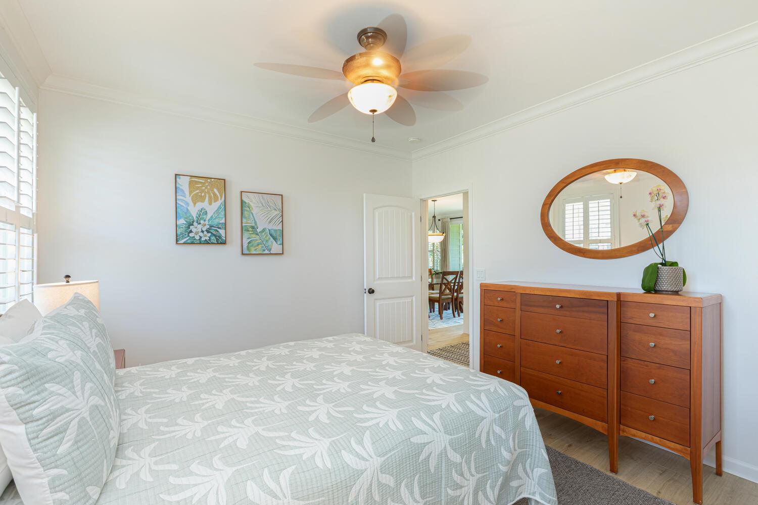 Guest bedroom equipped with Queen size bed