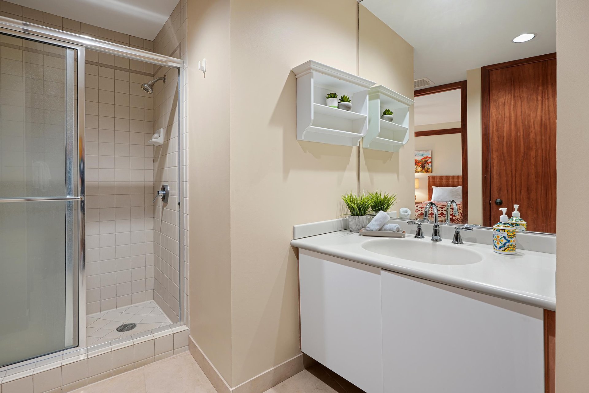 Second full bathroom with shower