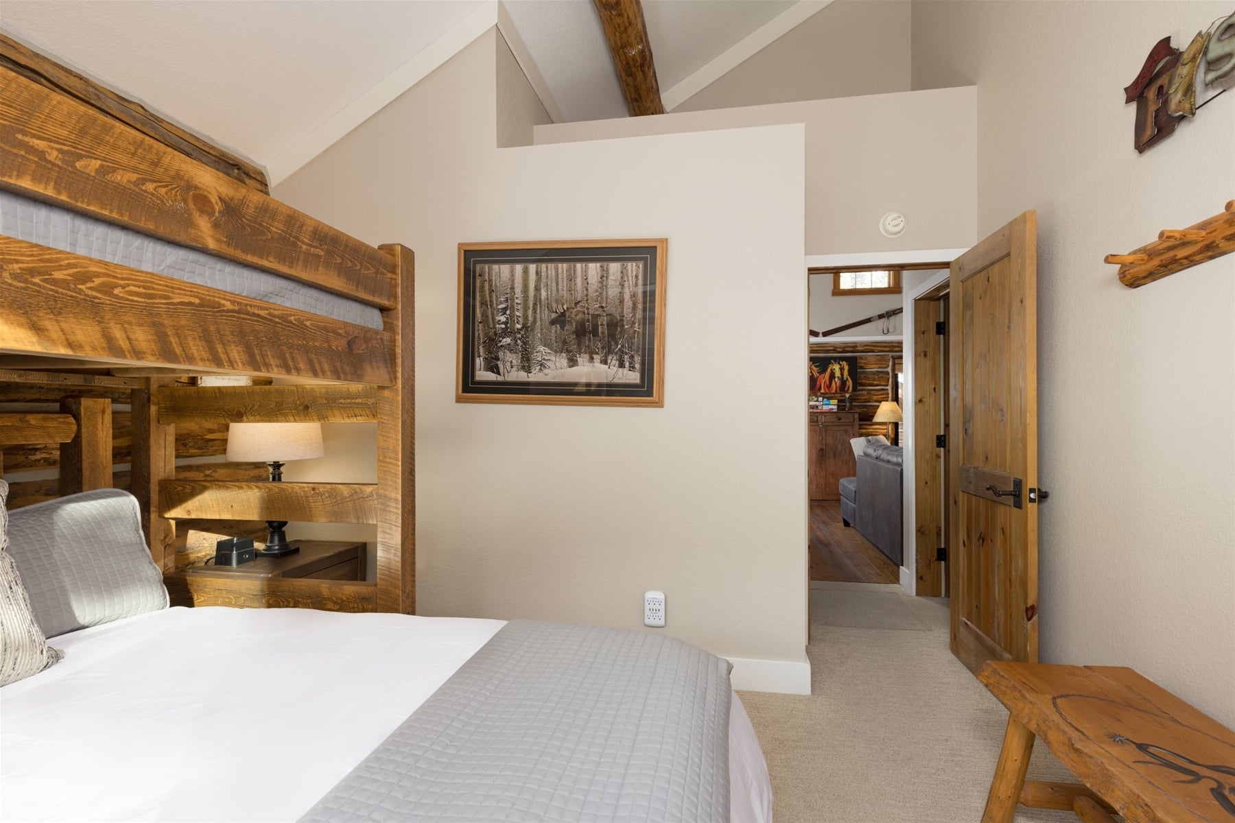 6882 Wall_indoor_bed