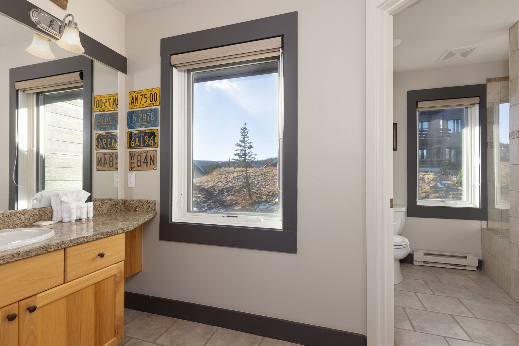 7368 Indoor_floor_wall