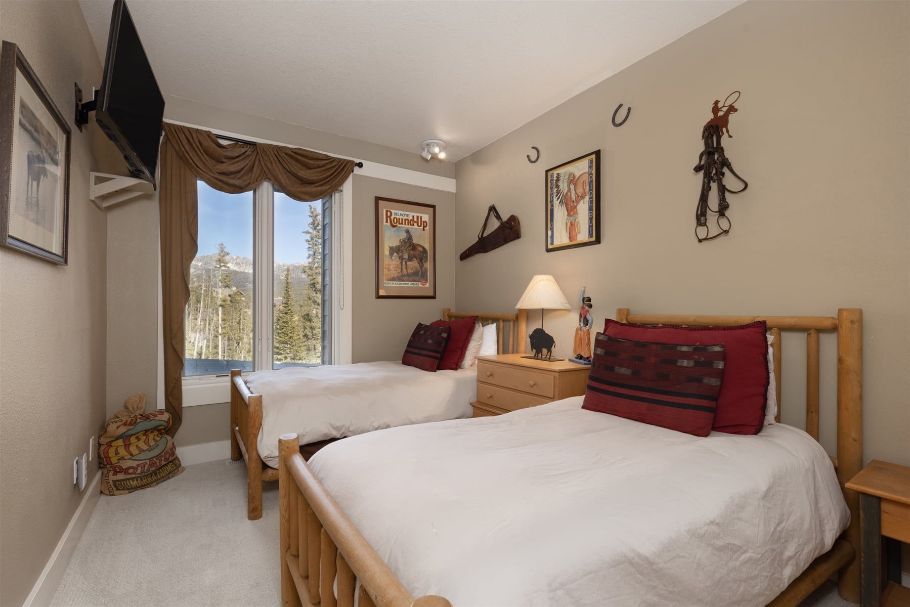 7403 Wall_indoor_bed