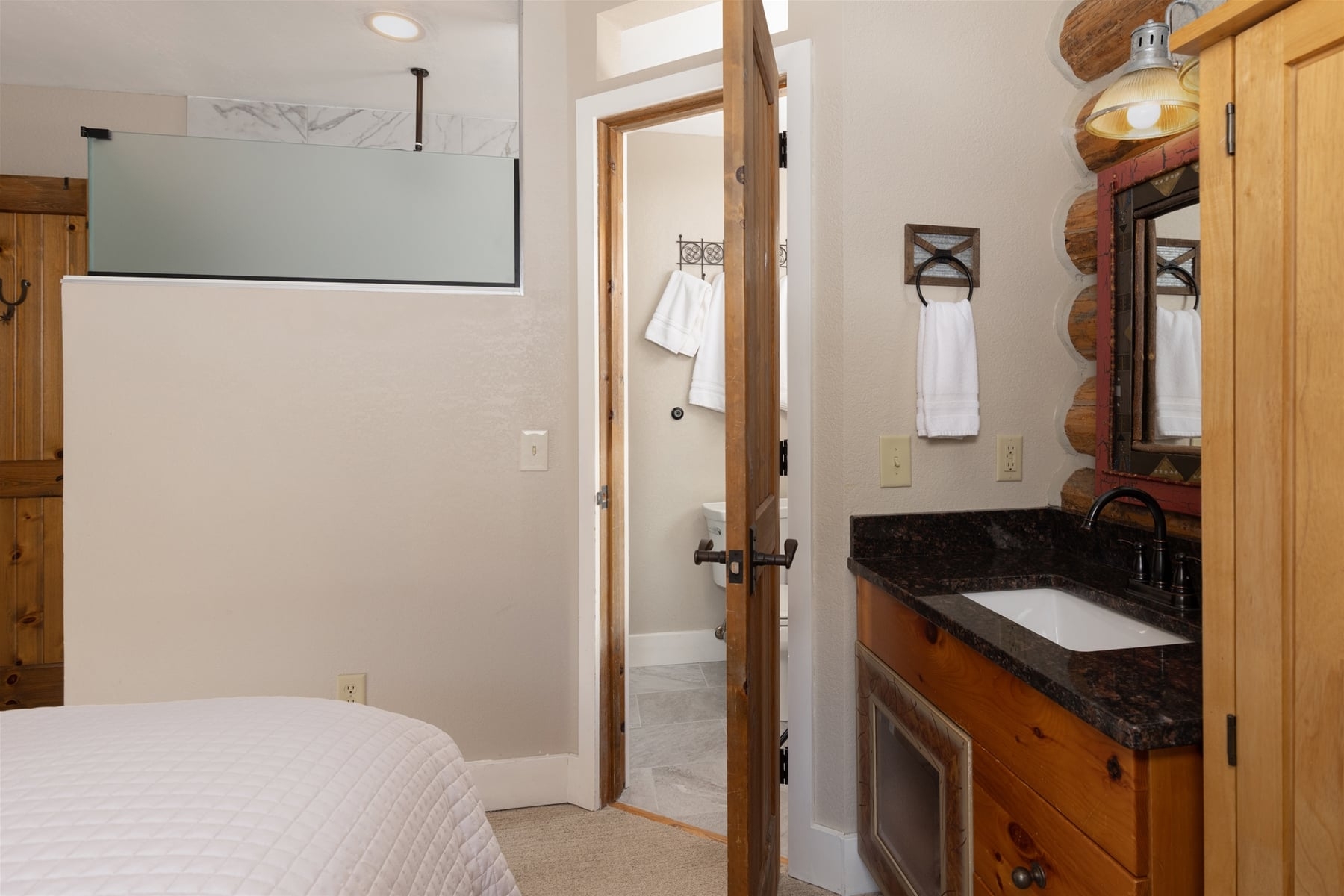 7686 Indoor_wall_bedroom