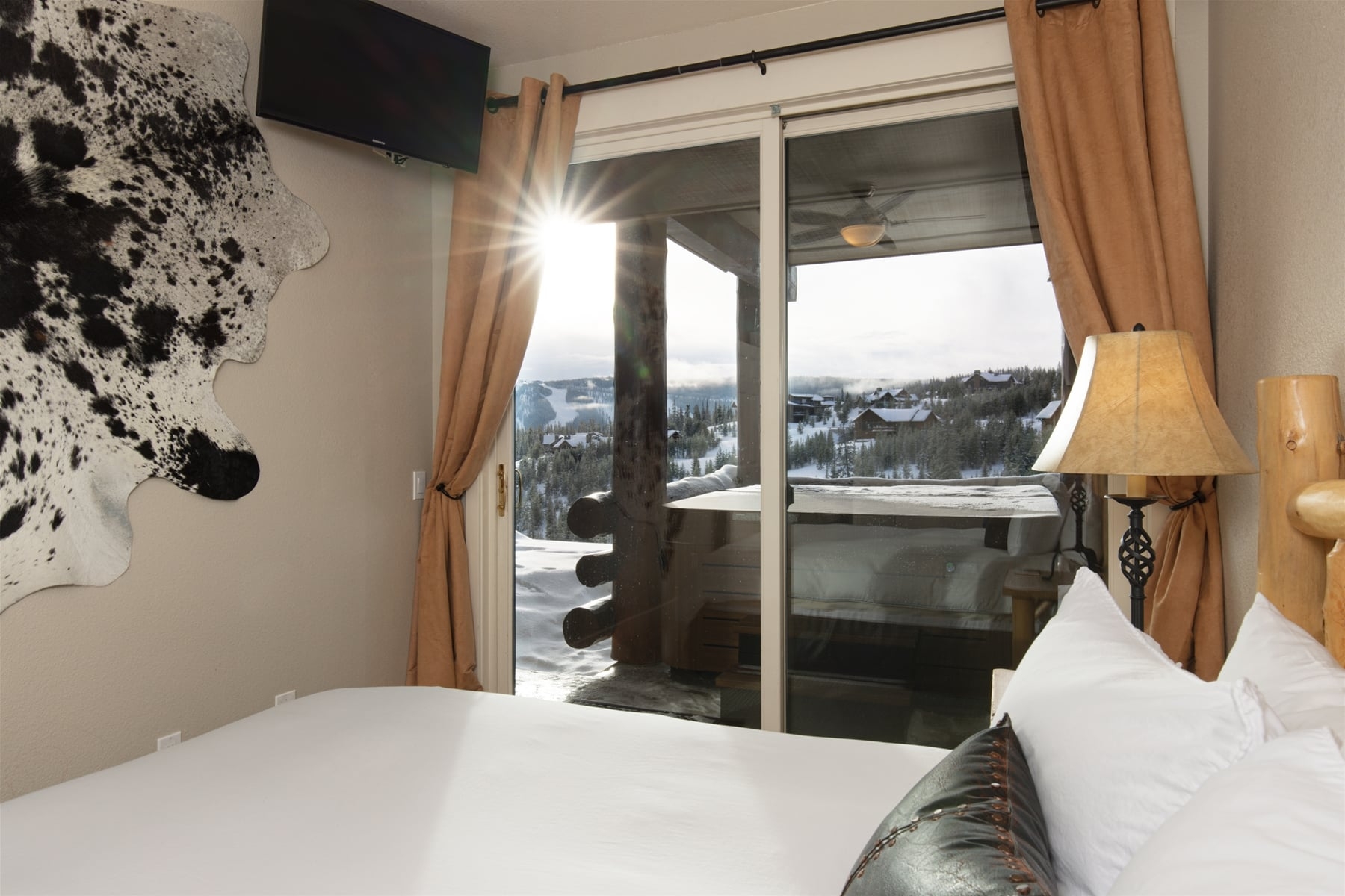 9517 Indoor_bed_wall