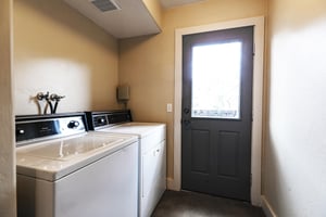 Private washerdryer in the den