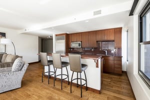 Kitchen breakfast bar seats 3 in leather upholstered bar stools