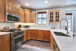 Fully equipped kitchen, stainless steel appliances and wooden cabinets