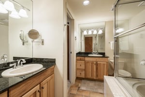 Ensuite main bathroom with two vanities