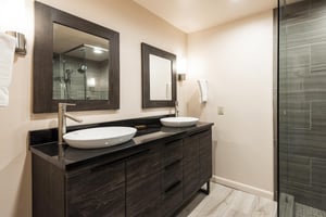 Double vanity bathroom