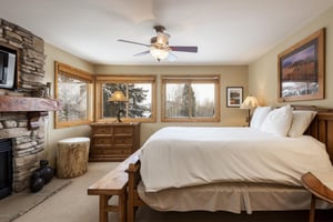 Main bedroom with queensized bed