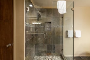 En suite shower