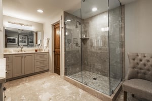 Ensuite main bathroom