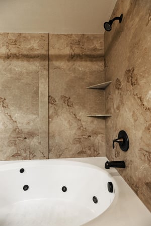 Ensuite main bathroom features a tubshower combination with beautiful tile surround and a jetted tub