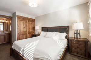 Main bedroom with kingsized bed