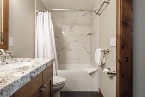 Ensuite main bathroom