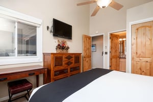 King bed in the main bedroom
