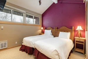Third guest bedroom, two twin beds or 1 king bed