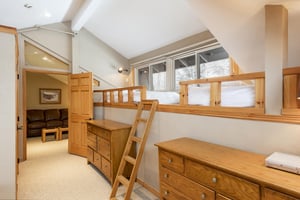 Additional sleeping arrangements in the loft