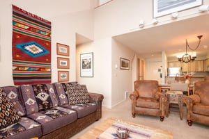 Open floor plan with plenty of seating for your group