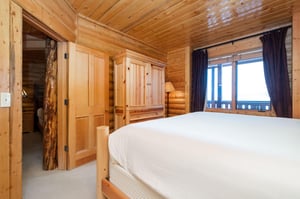 Luxurious king bed