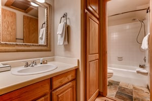 Main floor full bath  Park City LodgingPowder Pointe 303B