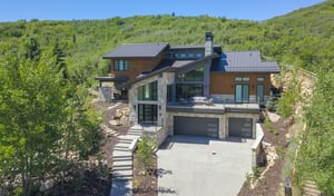 Fabulous modern mountain vacation home surrounded by mountains