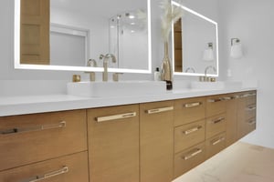 Vacation rental en suite bathroom with wooden vanity and double sinks.