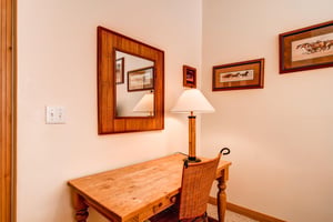 Writing desk  Park City LodgingLift Lodge 203
