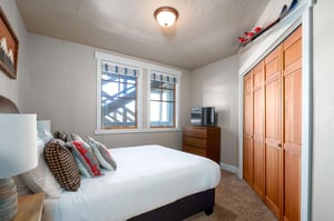 Queen guest bedroom