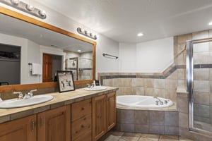 The three bedroom Town Pointe B205 condominium offers skiin and out access to Town Lift and walking distance to Historic Main Street.