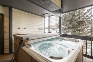 Therapeutic hot tub for a day after the slopes