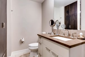 Guest bath  ParkCityLodging_820ParkAve204_Bathroom2_2