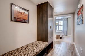ParkCityLodging_820ParkAve204_Hall_1