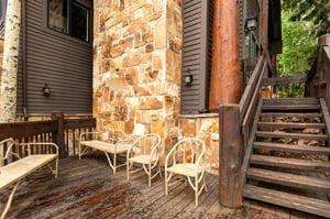 Aspen Hollow 6 has a seating area on the private patio.