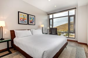 Lowell 402 main suite with a king size bed.
