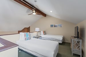 The loft has two twinsize beds that can be made into a kingsize bed with 24hours notice.